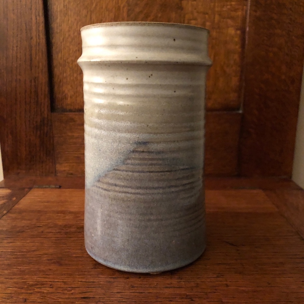 Handcrafted Ceramic Vase (eucalyptus not included) - Picture 4 of 6